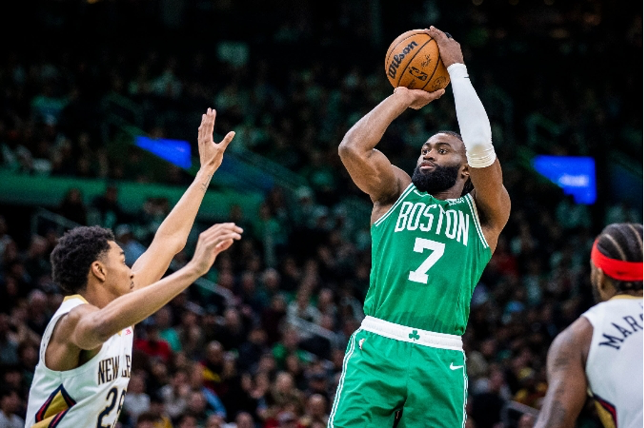 Jaylen Brown Gets Five Stitches after Cutting Hand on Glass